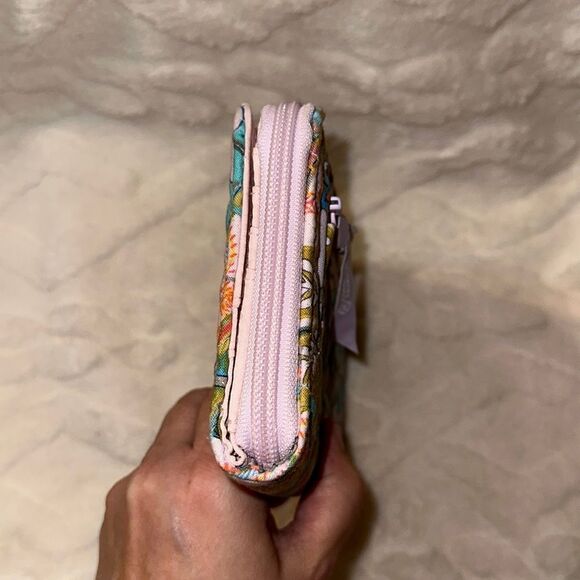 Vera Bradley Campus Double ID Turnlock Wallet Signature Cotton Quilted Wallet - Picture 7 of 12